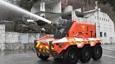 Hyundai Motor Group mengembangkan robot pemadam kebakaran tanpa awak tahan api hingga 800 derajat.