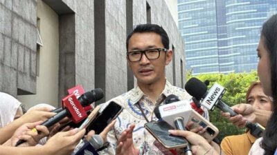 Juru Bicara KPK beri keterangan kepada wartawan, seusai pejabat Bea Cukai diciduk OTT.