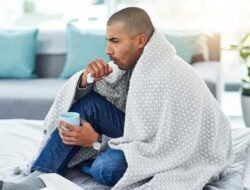 Demam dan Cairan Tubuh, Kenapa Air Hangat Lebih Disarankan daripada Es