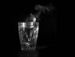 Minum Air Hangat Setiap Pagi, Apa Saja Efeknya untuk Kesehatan?