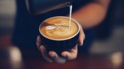 Sebelum ngopi, pastikan juga jeda konsumsi obat jika Anda sedang dalam masa pengobatan.