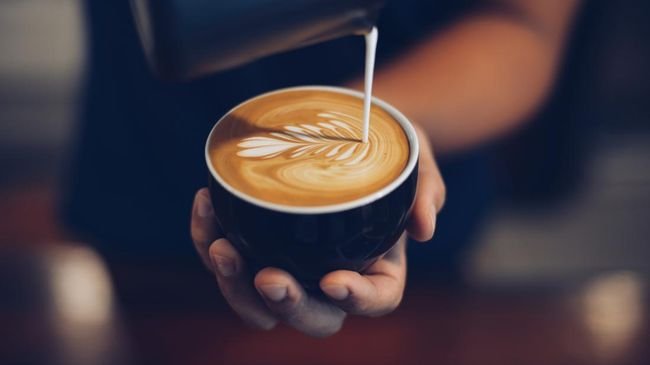 Sebelum ngopi, pastikan juga jeda konsumsi obat jika Anda sedang dalam masa pengobatan.