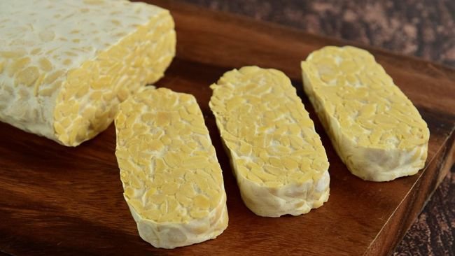Apa yang terjadi jika kita makan tempe mentah, apakah aman atau berbahaya? Apa saja risikonya?