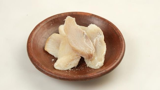 Agar asinnya tidak terlalu kuat, perlu tahu cara merendam ikan asin yang benar.