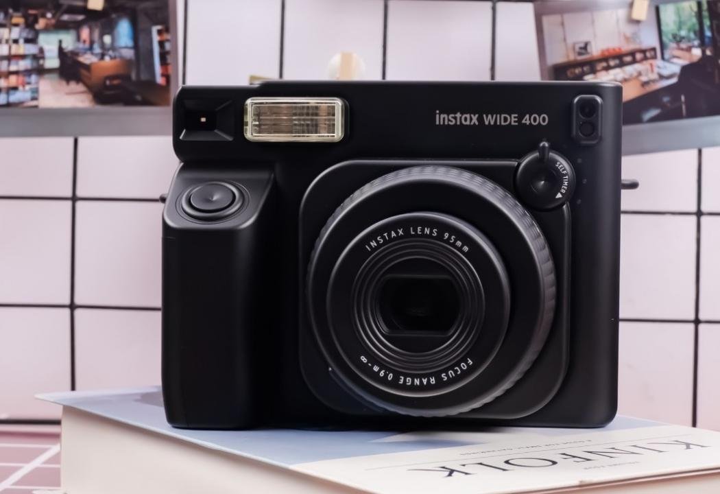 Fujifilm Instax Wide 400 Jet Black.