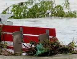 Kampung Guo Terendam Banjir, Warga Dievakuasi ke Lokasi Aman