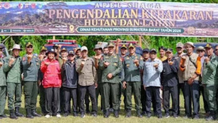 Gubernur Sumbar, Mahyeldi Ansharullah memimpin Apel Siaga.
