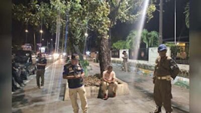 Trotoar dan Taman Khatib Sulaiman rusak di beberapa titik.