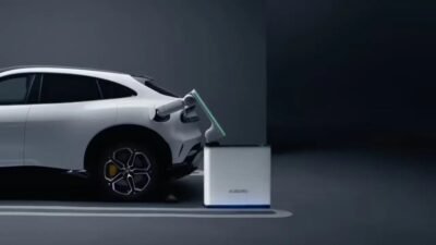 Teknologi Canggih Xiaomi Permudah Pengisian Mobil Listrik di Garasi Rumah