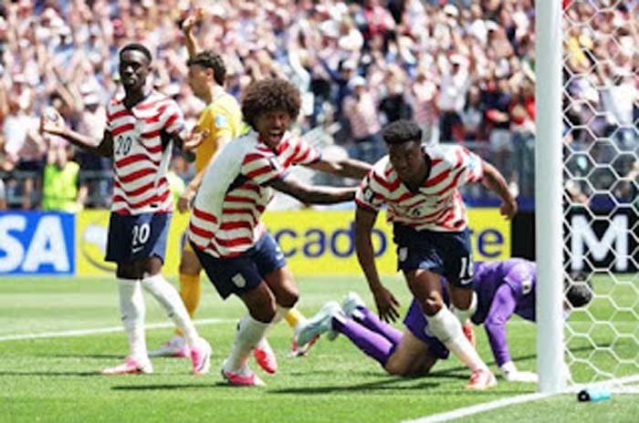 Amerika Serikat meraih kemenangan 2-0 atas Australia.