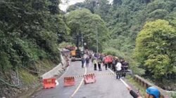 Hujan Deras Picu Longsor di Lembah Anai, Jalan Nasional Tertutup Tanah dan Batu