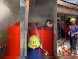 Delapan Mobil Damkar Dikerahkan, Kebakaran di Padang Berhasil Dicegah Meluas