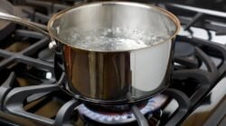 Air Panas Tak Selalu Aman, Hindari Mencuci 7 Barang Ini agar Tidak Cepat Rusak
