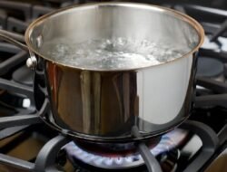 Air Panas Tak Selalu Aman, Hindari Mencuci 7 Barang Ini agar Tidak Cepat Rusak