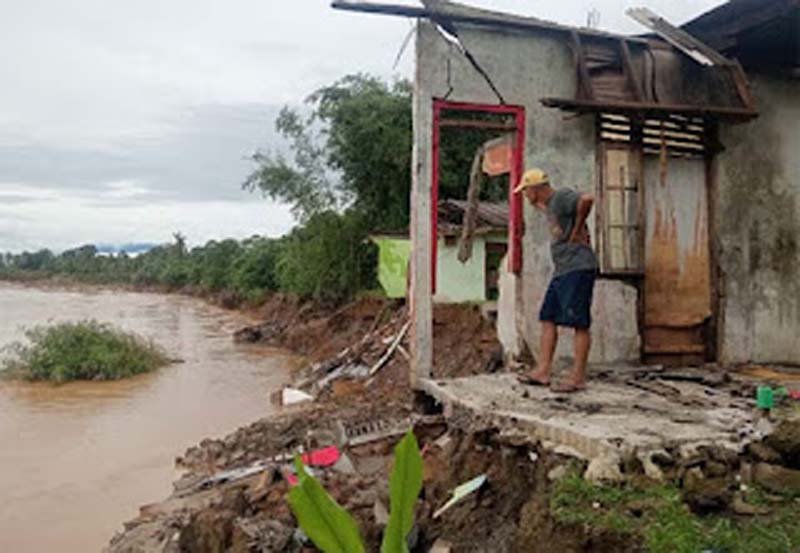 Delapan Rumah di Kecamatan Batang Anai Ambruk Diterjang Abrasi