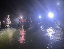 Terjebak di Tengah Arus Sungai Bangek, Tiga Warga Padang Minta Bantuan Keluarga
