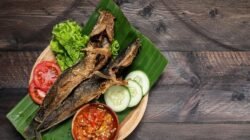 Jangan Salah Kaprah, Lele Melengkung Setelah Digoreng Bukan Bukti Pakannya Kotoran Manusia