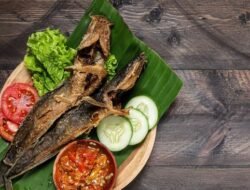 Jangan Salah Kaprah, Lele Melengkung Setelah Digoreng Bukan Bukti Pakannya Kotoran Manusia