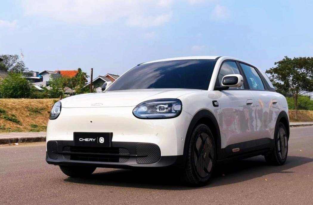 Dalam review singkat, terdapat fitur-fitur inovatif pada Chery Q yang dirancang untuk mendukung mobilitas dan gaya hidup penggunanya.