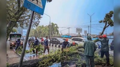 Cuaca Ekstrem landa Kota Padang.