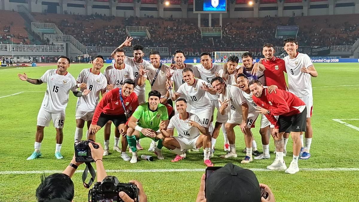 Timnas Indonesia memimpin 1-0 atas Timnas Timor Leste berkat gol Shayne Pattynama.