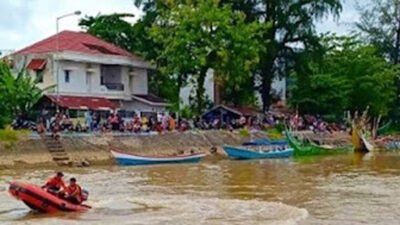 Mandi Bersama Teman, Bocah 11 Tahun Dilaporkan Hanyut di Sungai Air Tawar Barat