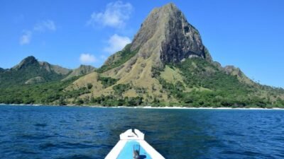 Nuca Molas Jadi Destinasi Baru Favorit, Tawarkan Sabana, Pantai Putih, dan Laut Jernih