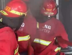 Respons Cepat Damkar Selamatkan 10 Bangunan dari Amukan Api