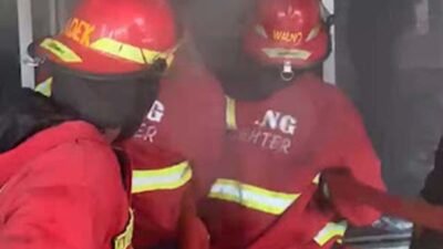 Respons Cepat Damkar Selamatkan 10 Bangunan dari Amukan Api