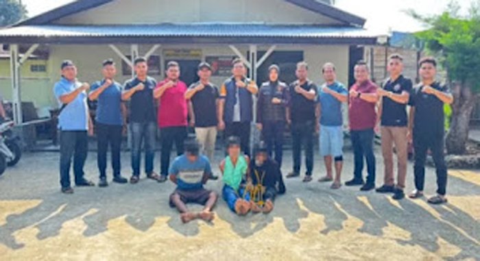 Tim Opsnal Satuan Reskrim Polres Pasbar bersama 3 pelaku pemerkosaan.