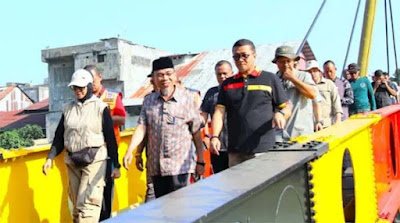 Wakil Wali Kota Padang Maigus Nasir saat meninjau Jembatan Hildesheim.