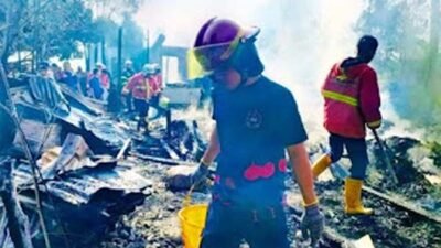 Rumah Kosong Ditinggal Melayat Terbakar, Tiga Petak Rumah Hangus di Padang