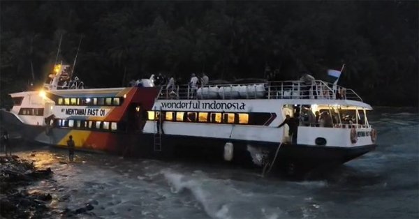 Kapal cepat Mentawai Fast mengalami kendala
