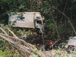 Kecelakaan Truk Box, Polisi Olah TKP