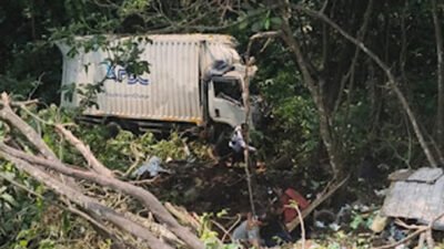 Kecelakaan Truk Box, Polisi Olah TKP