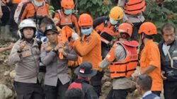 Tim SAR Temukan Korban Kedua Galodo di Hari Kelima, Agusra Ditemukan di Belakang Kantor Bupati Solok.