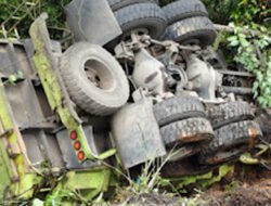 Kecelakaan Truk Terjadi di Sitinjau Lauik