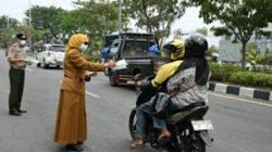 Pemko Padang menyalurkan bantuan berupa 11.000 masker kepada warga Kota Padang