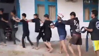 Belasan remaja anggota geng motor ditangkap polisi.