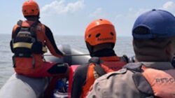 Tim SAR gabungan melakukan pencarian tujuh penumpang perahu ketinting