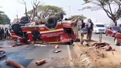 Kecelakaan maut menimpa mobil damkar yang terguling