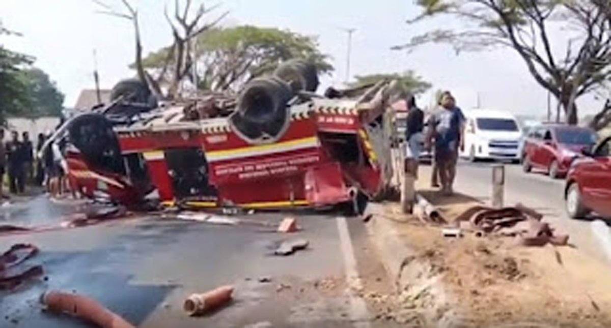 Kecelakaan maut menimpa mobil damkar yang terguling