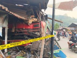 Truk BA 8360 QC Kecelakaan, Satu Tewas