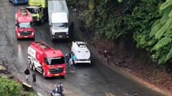 Sitinjau Lauik Macet, CPO Tumpah di Jalan