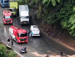 Sitinjau Lauik Macet, CPO Tumpah di Jalan