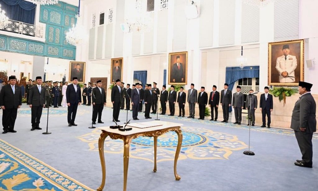 Presiden RI Prabowo Subianto melantik empat wakil menteri negara Kabinet Merah Putih dalam sisa masa jabatan periode tahun 2024–2029 di Istana Negara, Jakarta, Kamis (15/10/2026).