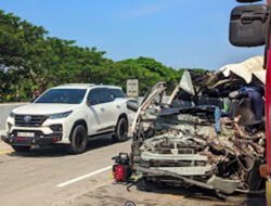 Polisi Selidiki Kecelakaan Maut Minibus Suporter PSS Sleman di Saradan, Madiun