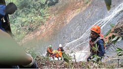 Korban Tergelincir di Air Terjun Robo Nagari Harau.